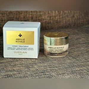 GUERLAIN 
Abeille Royale Honey Treatment DayCream w Hyaluronic Acid 7ml(FS 180$)